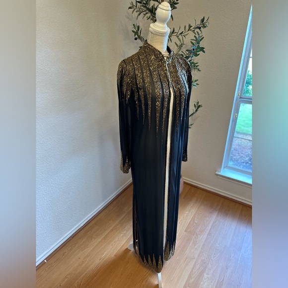 Heavily embellished and embroidered black open abaya one piece size large ✨ - Picture 13 of 16